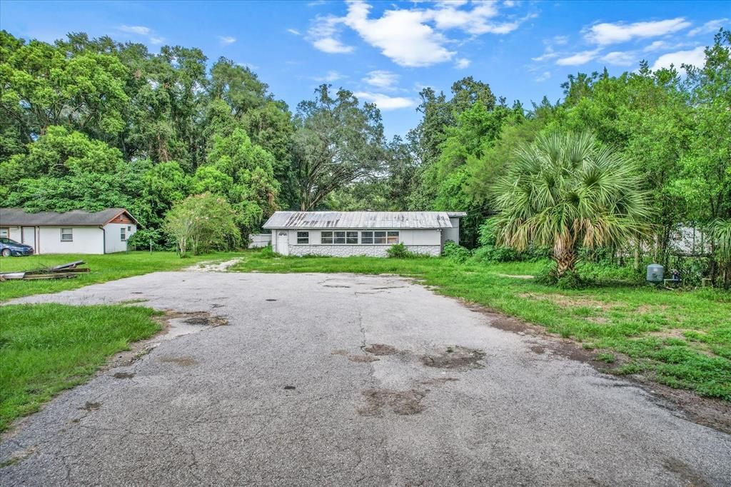 Active With Contract: $225,000 (2 beds, 2 baths, 1556 Square Feet)