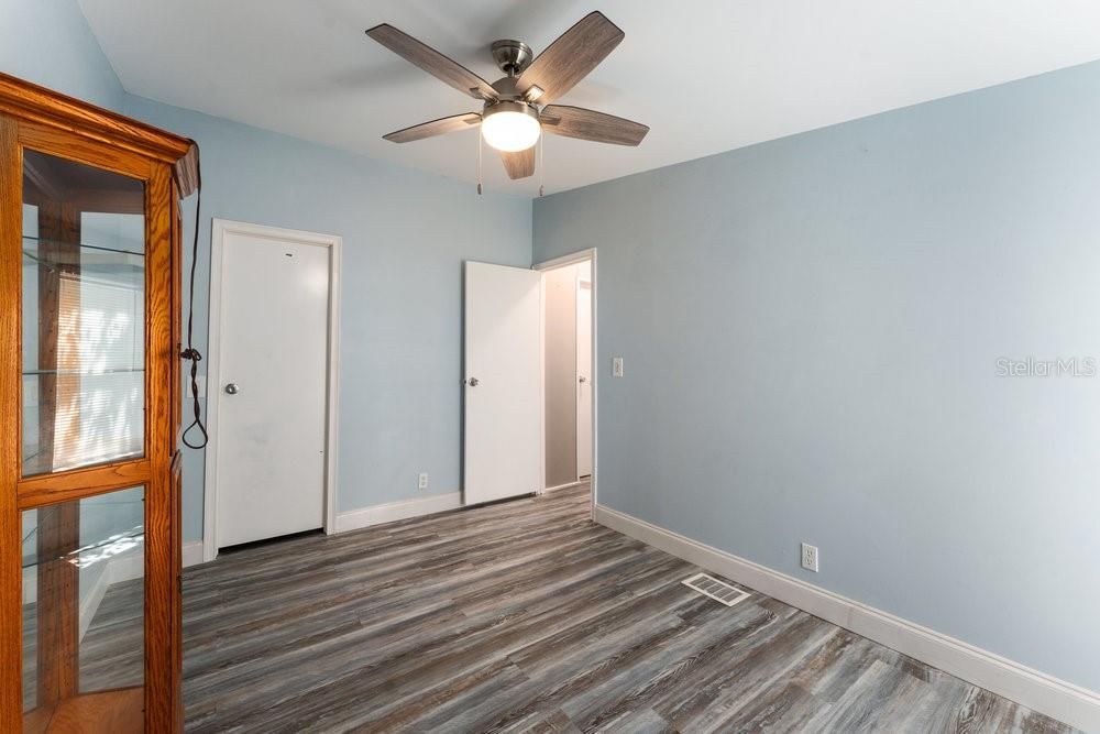 Active With Contract: $192,000 (3 beds, 2 baths, 1564 Square Feet)