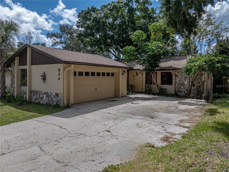 Active With Contract: $220,000 (3 beds, 2 baths, 1369 Square Feet)