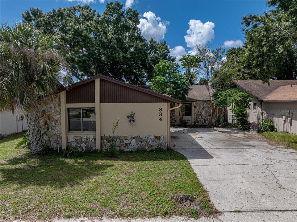 Active With Contract: $220,000 (3 beds, 2 baths, 1369 Square Feet)