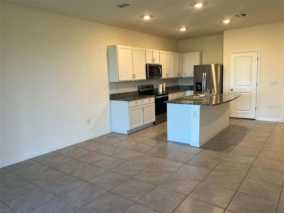 For Rent: $1,850 (3 beds, 2 baths, 1688 Square Feet)