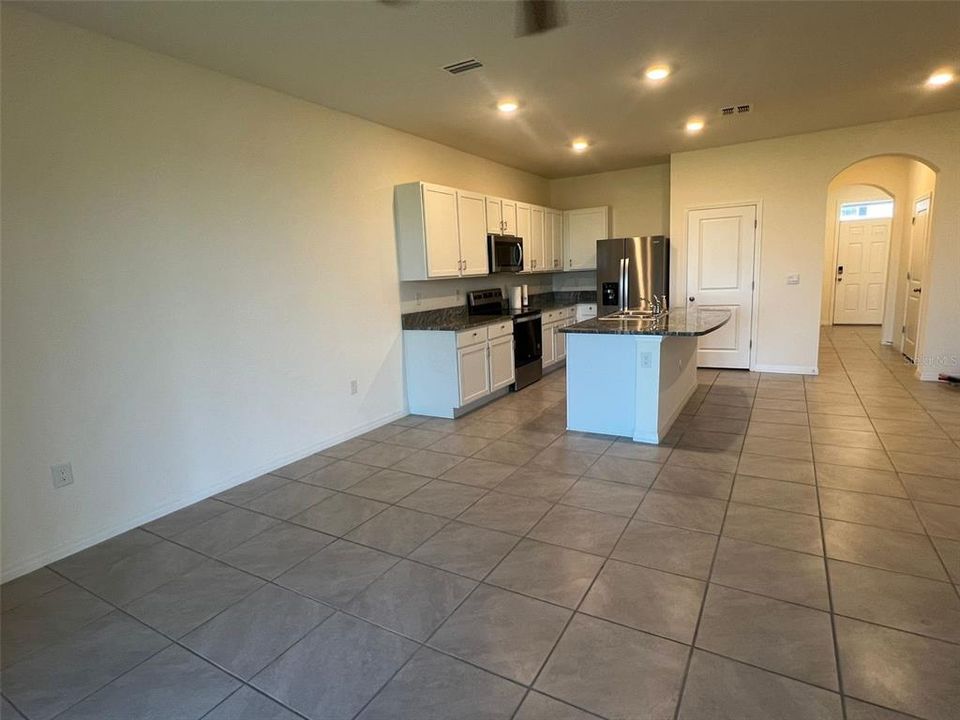 For Rent: $1,850 (3 beds, 2 baths, 1688 Square Feet)