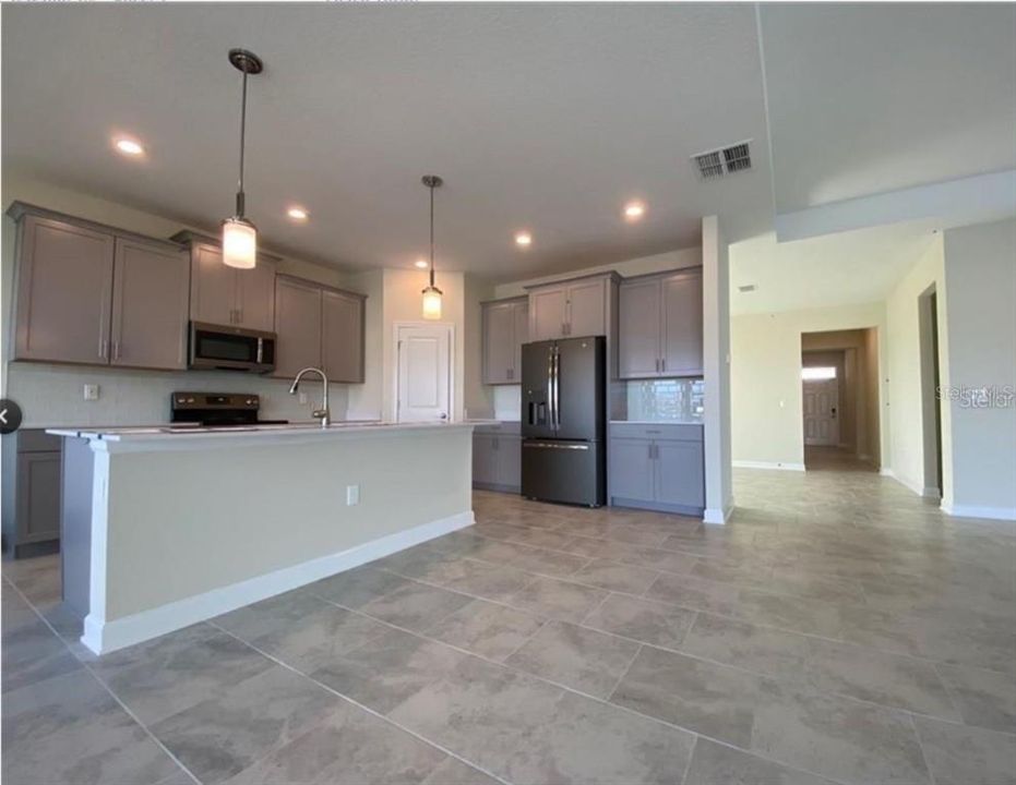 For Rent: $2,590 (4 beds, 3 baths, 2656 Square Feet)