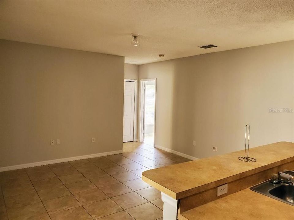 For Rent: $2,100 (4 beds, 2 baths, 1796 Square Feet)