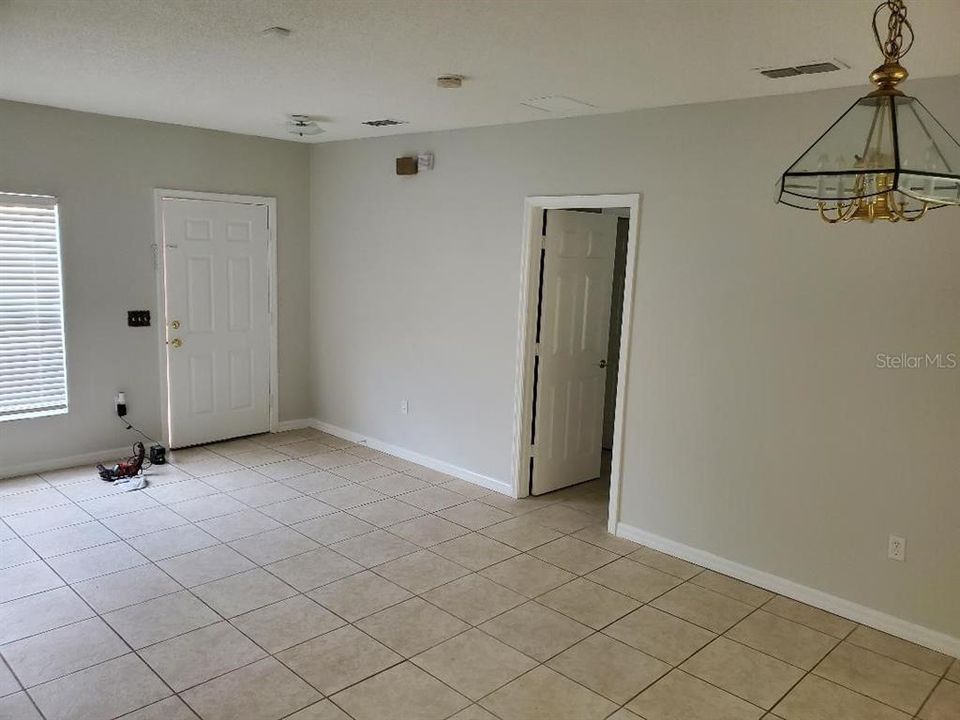 For Rent: $2,100 (4 beds, 2 baths, 1796 Square Feet)