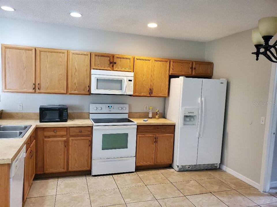 For Rent: $2,100 (4 beds, 2 baths, 1796 Square Feet)