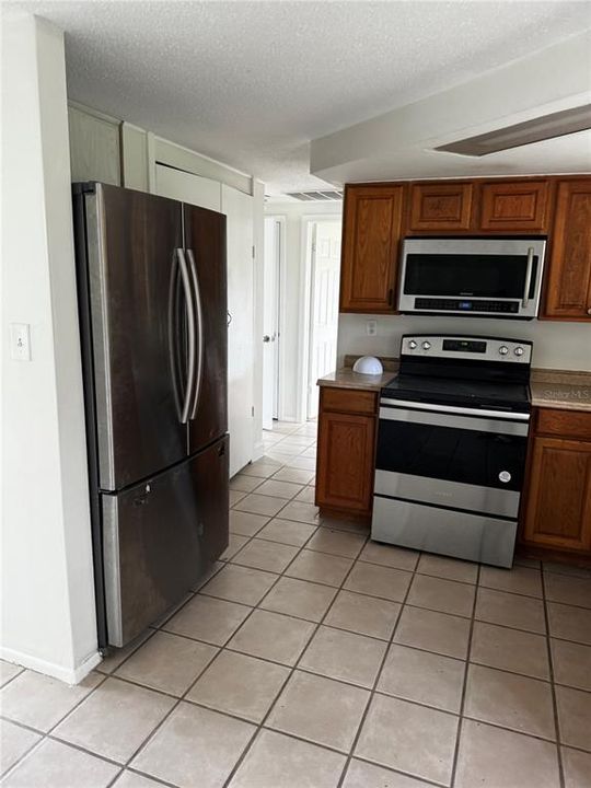 For Sale: $199,000 (2 beds, 1 baths, 720 Square Feet)