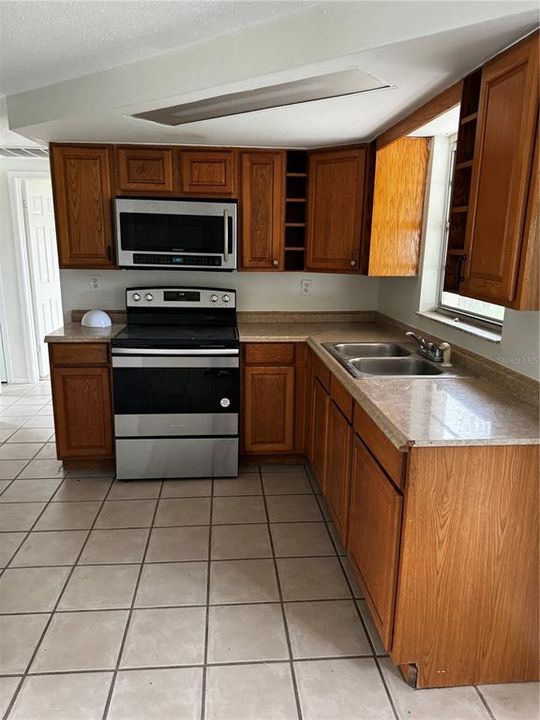 For Sale: $199,000 (2 beds, 1 baths, 720 Square Feet)