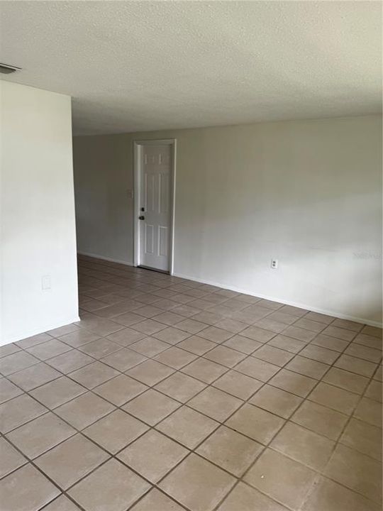 For Sale: $199,000 (2 beds, 1 baths, 720 Square Feet)