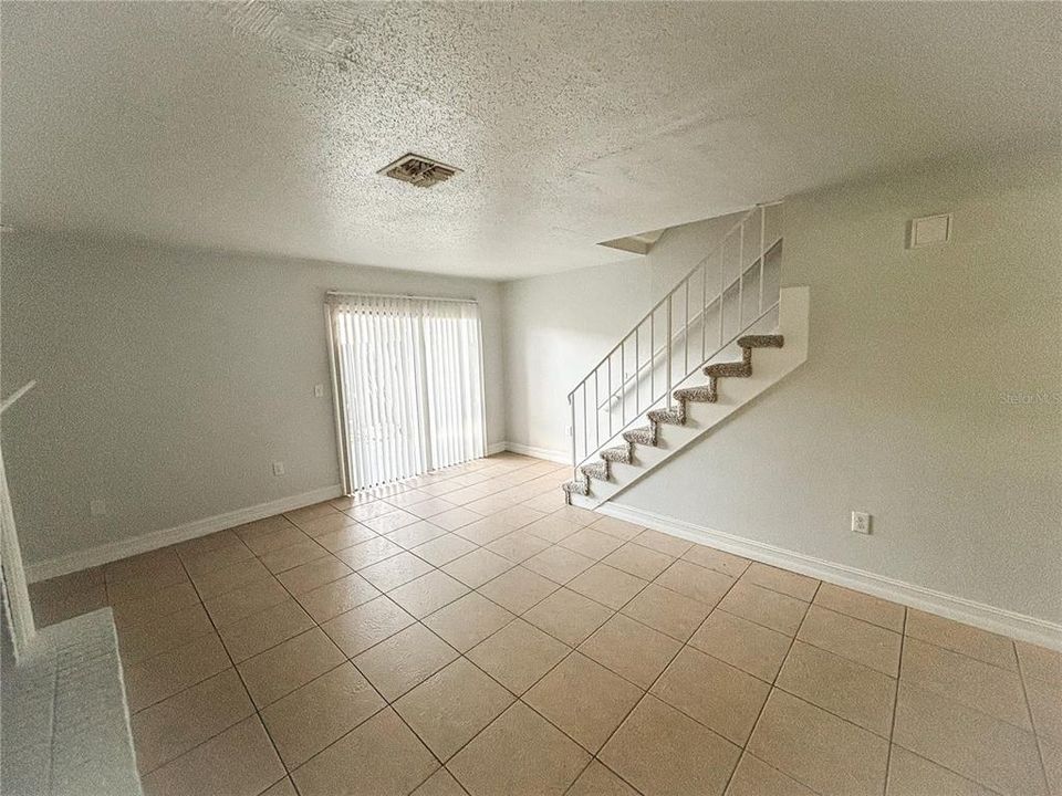 For Rent: $1,549 (2 beds, 1 baths, 900 Square Feet)