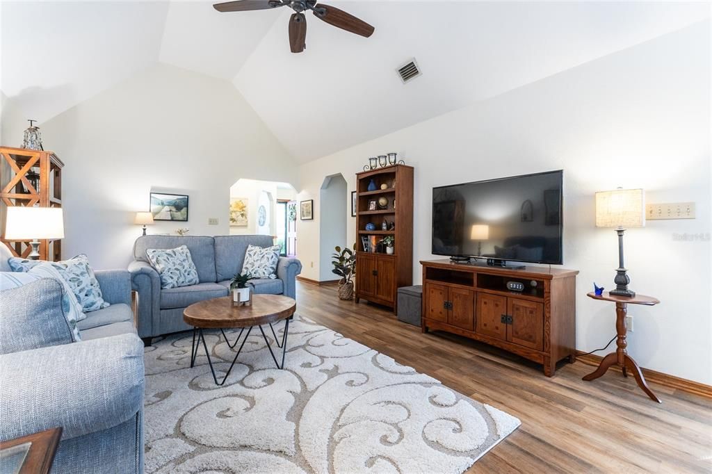 Active With Contract: $354,900 (3 beds, 2 baths, 1720 Square Feet)