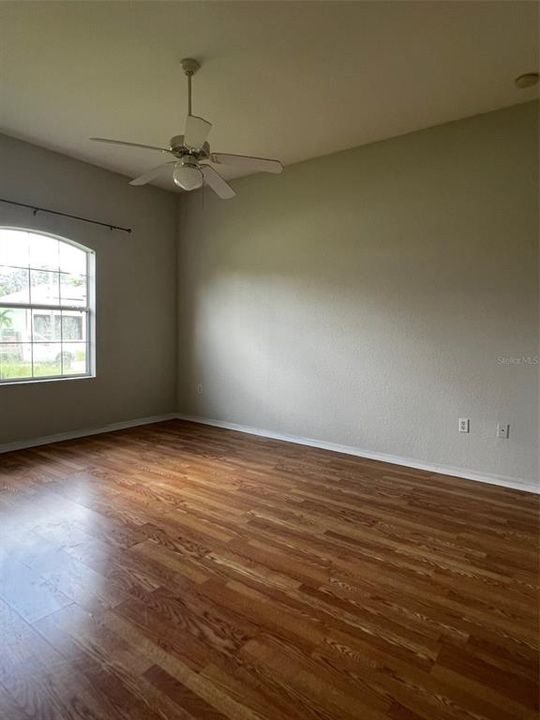 For Rent: $2,200 (4 beds, 2 baths, 2127 Square Feet)