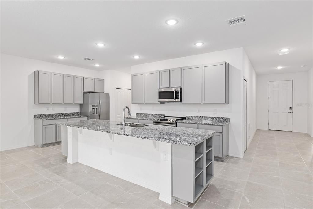 Active With Contract: $355,000 (3 beds, 2 baths, 1890 Square Feet)