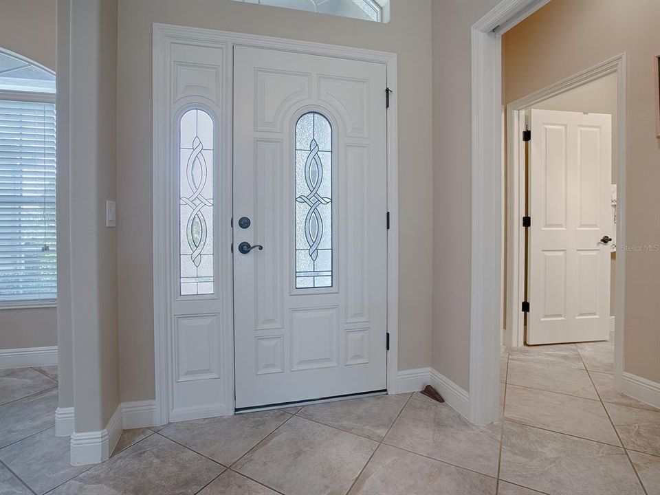 NICE FOYER WITH LOVELY DIAGONAL TILE THROUGHOUT THE LIVING AREA, KITCHEN, HALLWAY, BATHS, AND LAUNDRY.