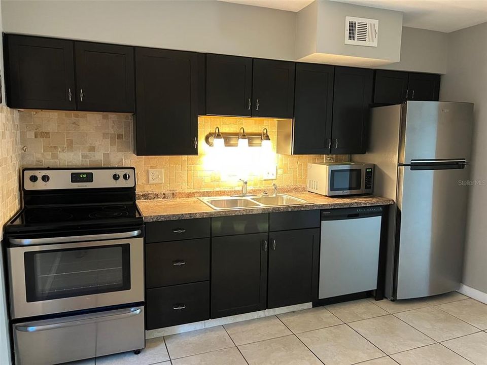 For Sale: $239,000 (1 beds, 1 baths, 528 Square Feet)