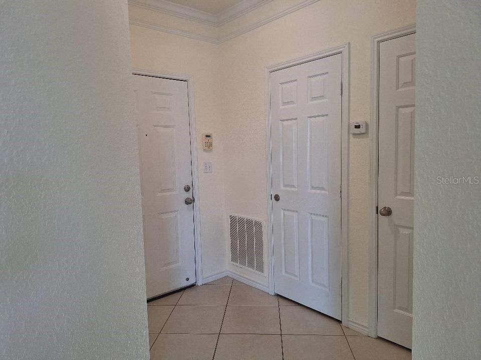 For Sale: $270,000 (2 beds, 2 baths, 1153 Square Feet)