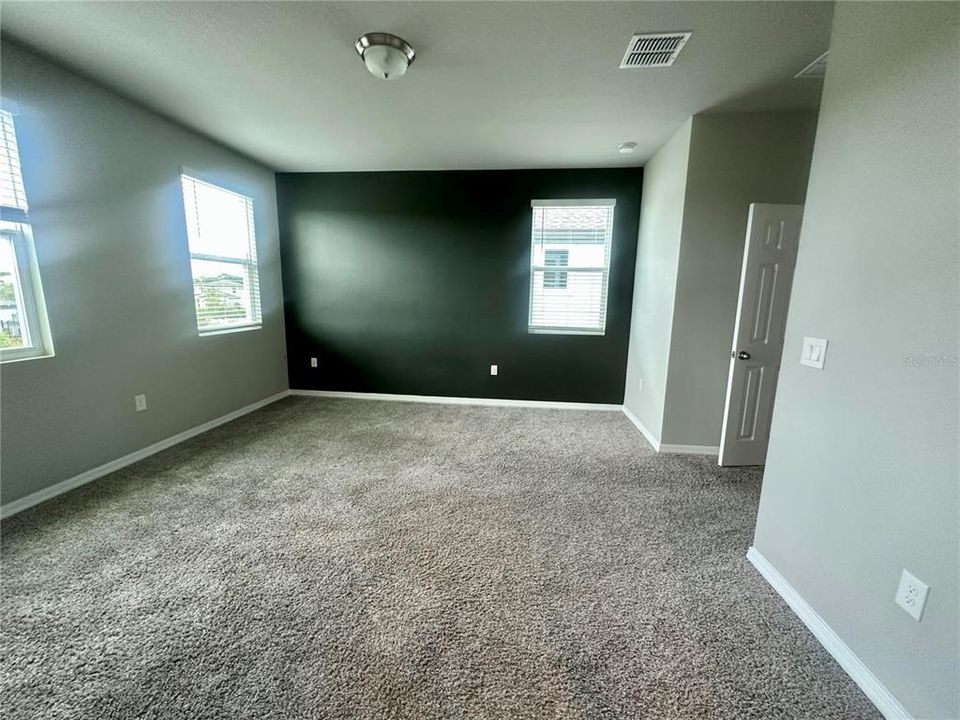 For Rent: $2,550 (4 beds, 2 baths, 2104 Square Feet)