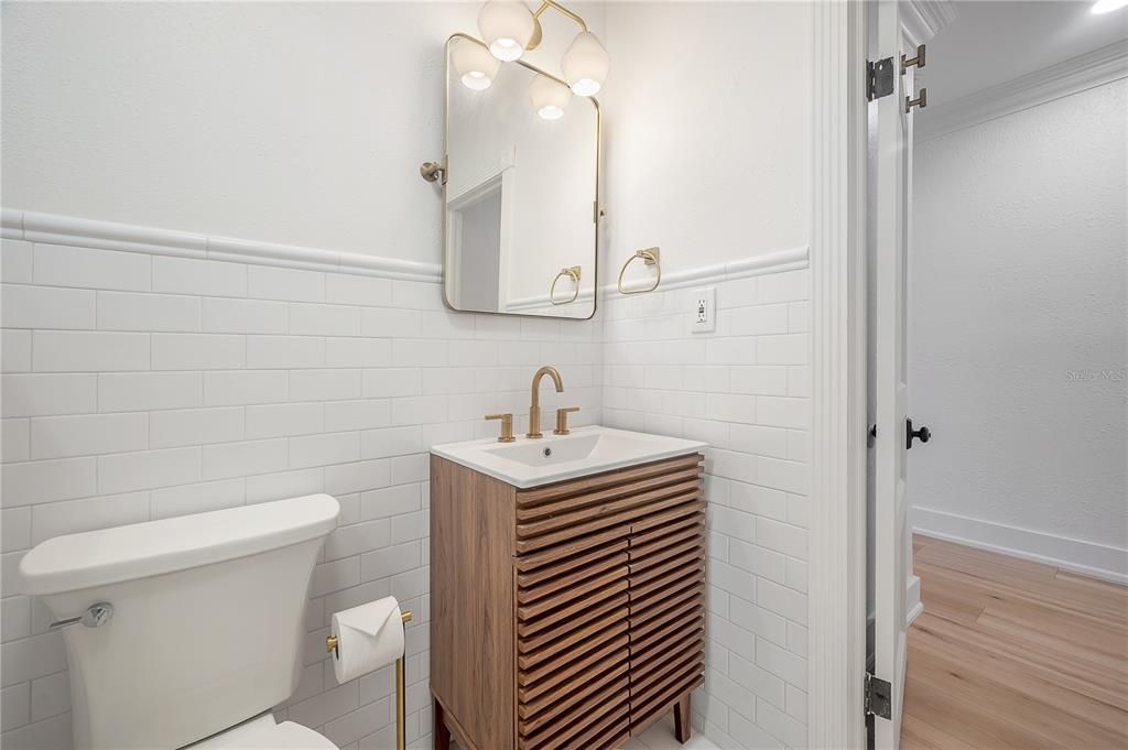 UNIT 319 - BATHROOM