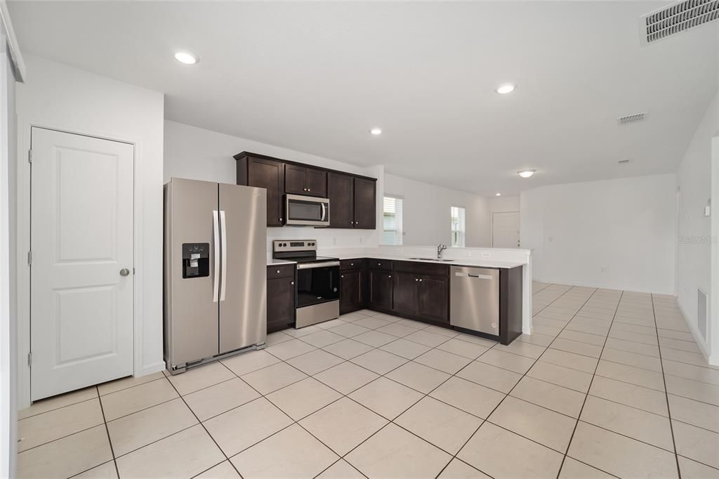 For Sale: $304,900 (3 beds, 2 baths, 1260 Square Feet)