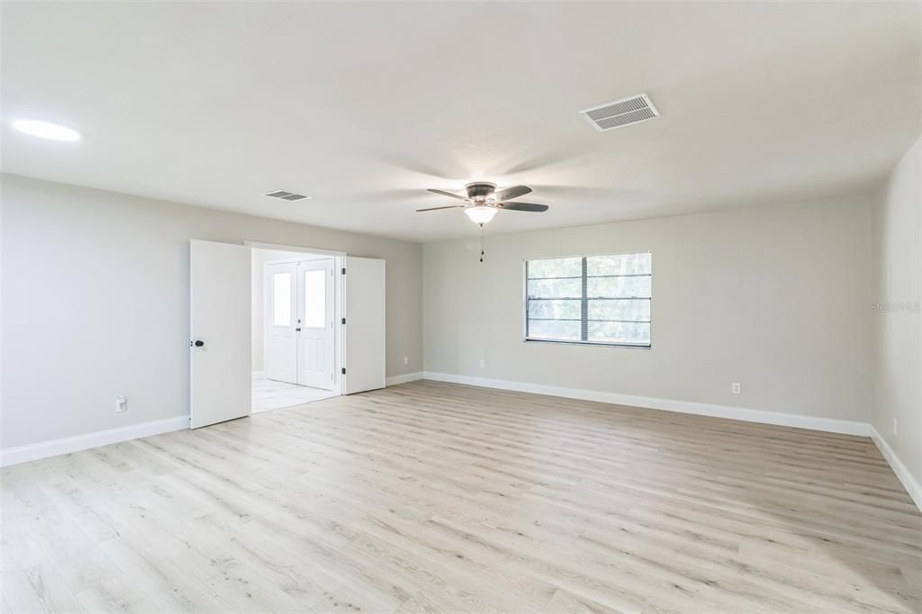 Active With Contract: $369,900 (3 beds, 2 baths, 1804 Square Feet)