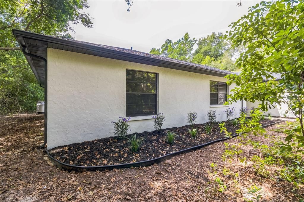 Active With Contract: $369,900 (3 beds, 2 baths, 1804 Square Feet)