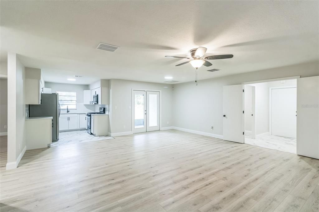 Active With Contract: $369,900 (3 beds, 2 baths, 1804 Square Feet)