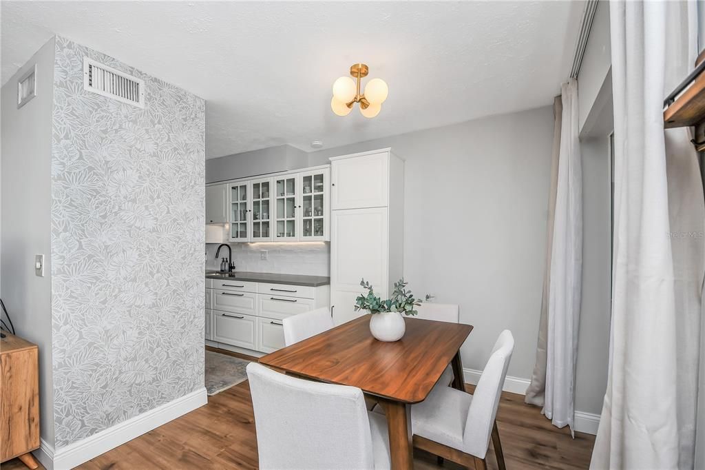 Active With Contract: $265,000 (2 beds, 1 baths, 803 Square Feet)