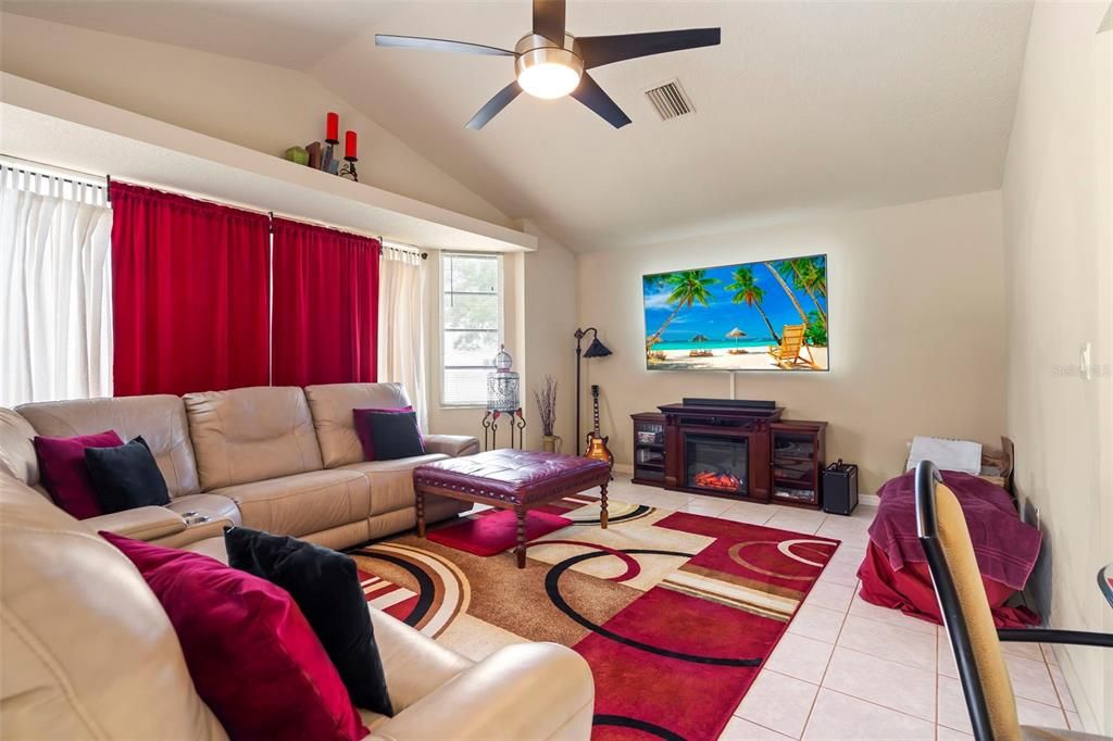 Active With Contract: $385,000 (3 beds, 2 baths, 2000 Square Feet)