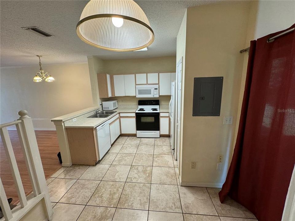 For Rent: $1,650 (3 beds, 3 baths, 1412 Square Feet)