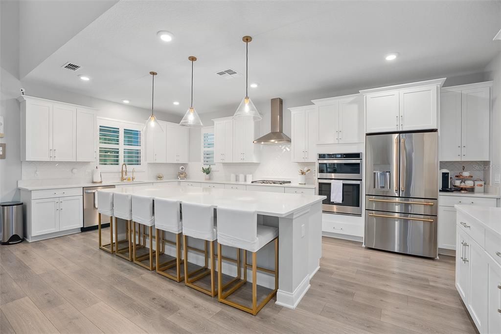 Kitchen with large island