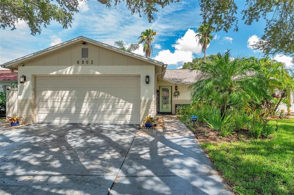 For Sale: $565,000 (3 beds, 2 baths, 1519 Square Feet)