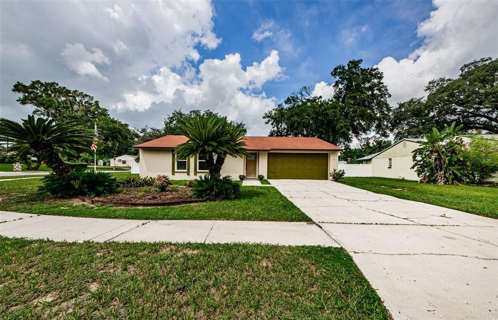 Active With Contract: $350,000 (3 beds, 2 baths, 1148 Square Feet)