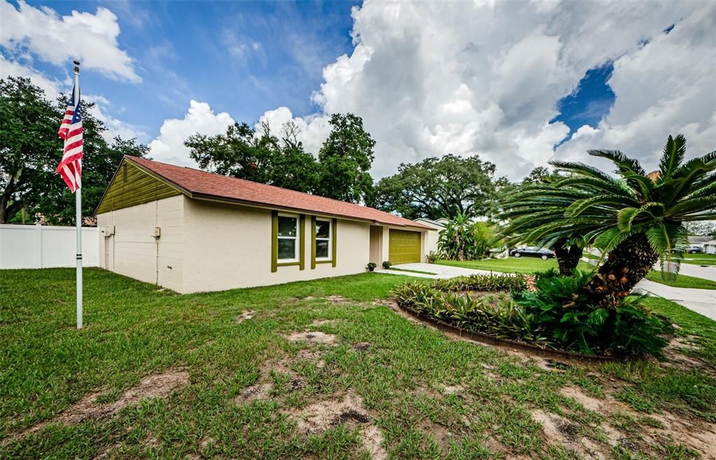 Active With Contract: $350,000 (3 beds, 2 baths, 1148 Square Feet)