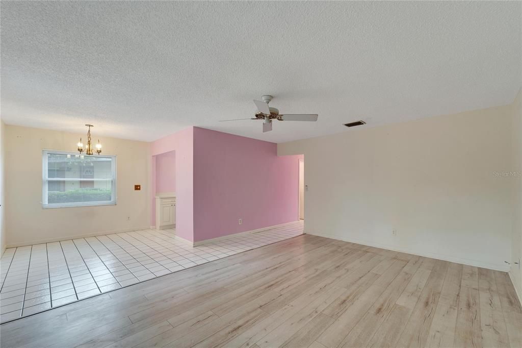 For Sale: $149,900 (2 beds, 2 baths, 984 Square Feet)