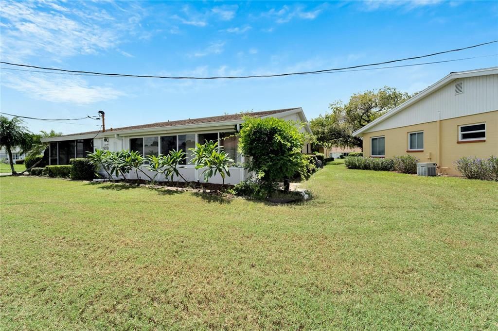 For Sale: $149,900 (2 beds, 2 baths, 984 Square Feet)