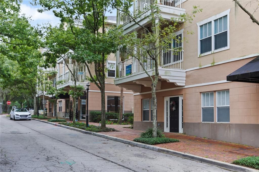 Active With Contract: $259,000 (3 beds, 3 baths, 1441 Square Feet)