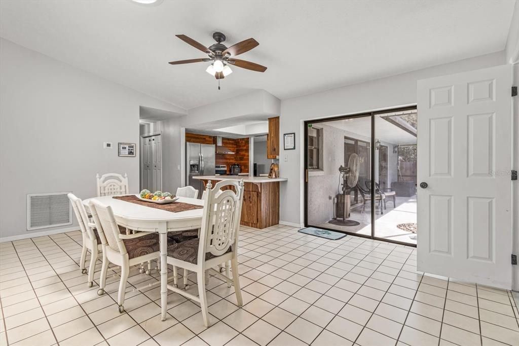 Active With Contract: $335,000 (4 beds, 2 baths, 1939 Square Feet)