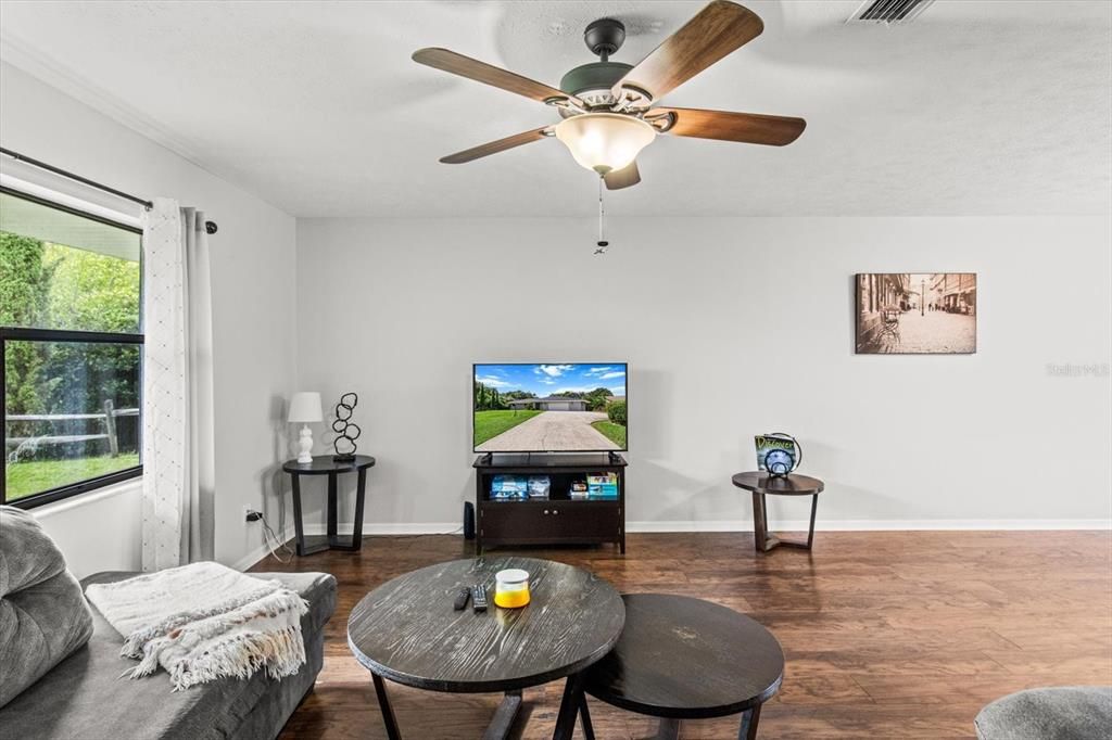 Active With Contract: $335,000 (4 beds, 2 baths, 1939 Square Feet)