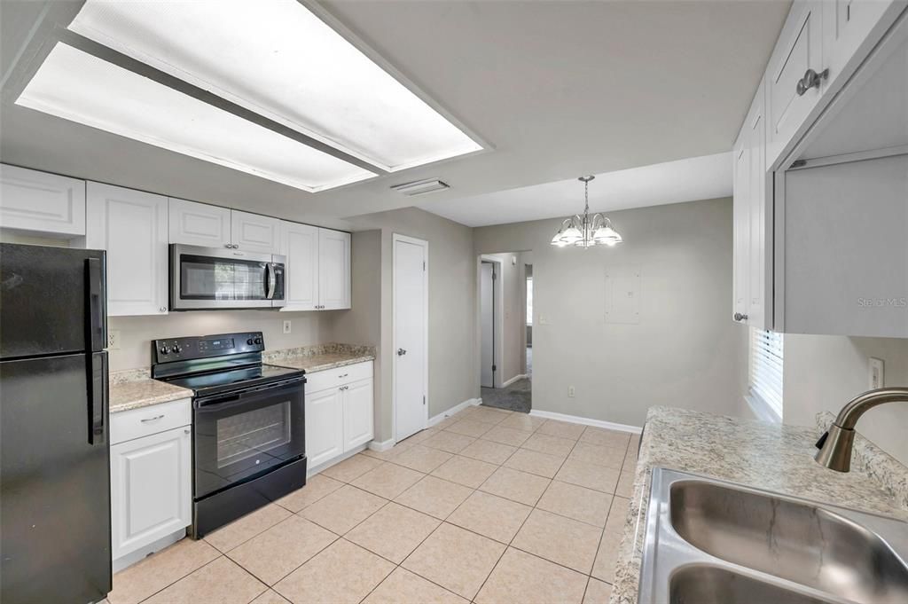 For Sale: $259,500 (3 beds, 2 baths, 1450 Square Feet)