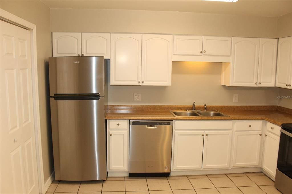 For Rent: $1,895 (2 beds, 1 baths, 1295 Square Feet)