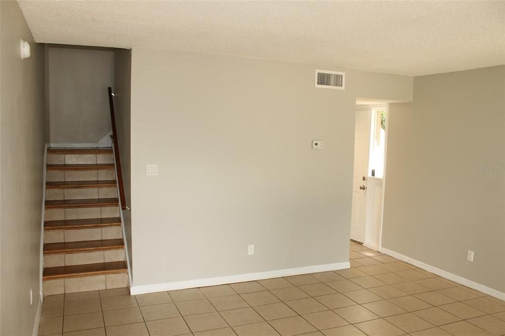 For Rent: $1,895 (2 beds, 1 baths, 1295 Square Feet)