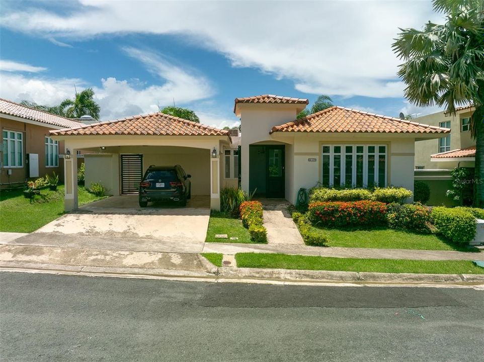 Recently Rented: $3,000 (2 beds, 2 baths, 1900 Square Feet)