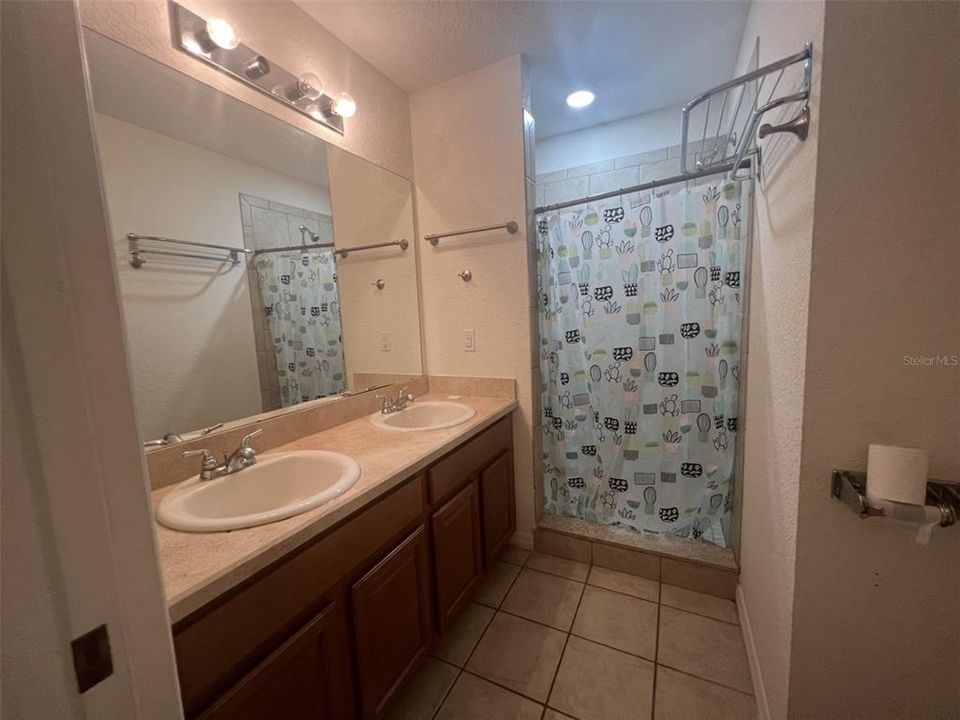 For Rent: $1,800 (3 beds, 2 baths, 1155 Square Feet)