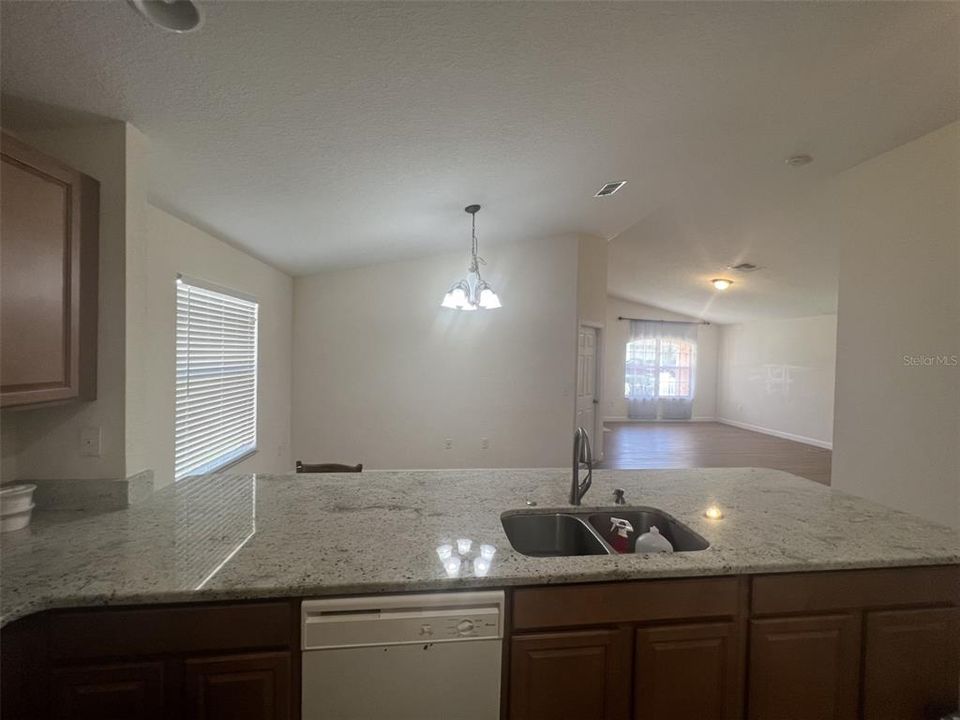 For Rent: $1,800 (3 beds, 2 baths, 1155 Square Feet)