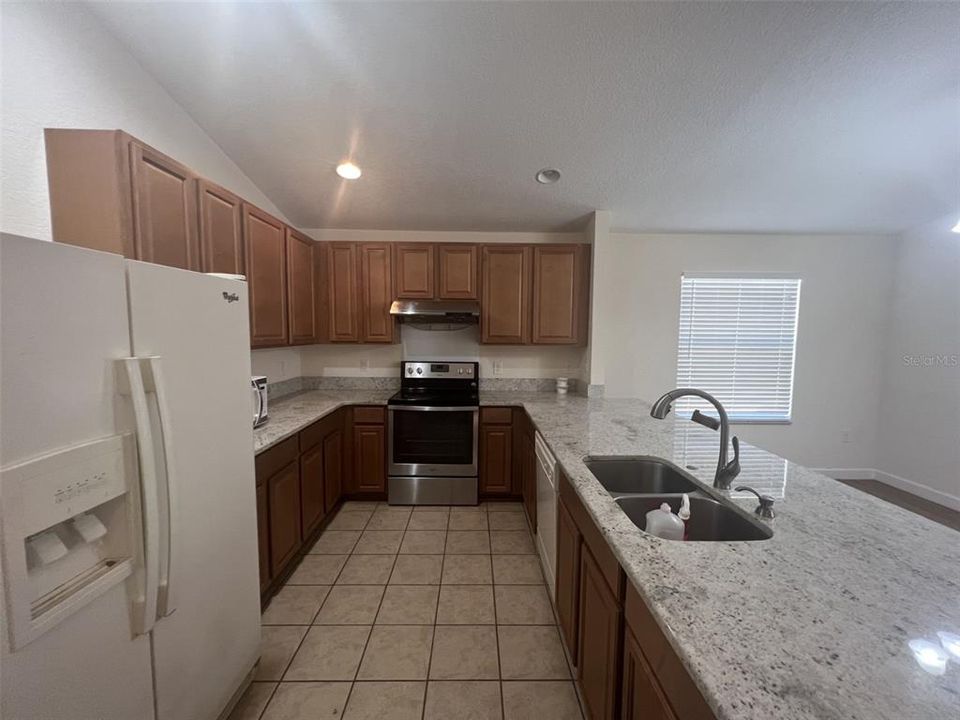 For Rent: $1,800 (3 beds, 2 baths, 1155 Square Feet)