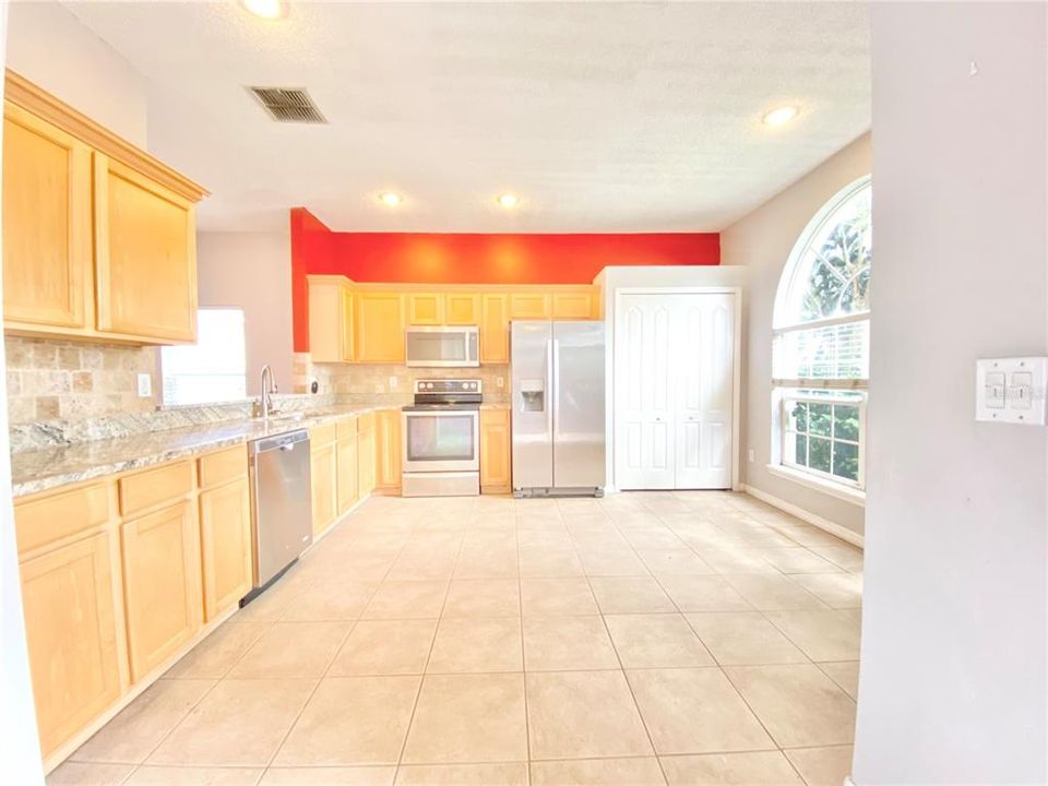 For Rent: $2,200 (4 beds, 2 baths, 1465 Square Feet)