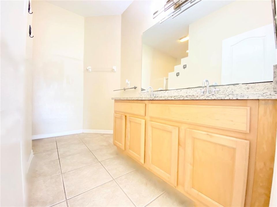 For Rent: $2,200 (4 beds, 2 baths, 1465 Square Feet)