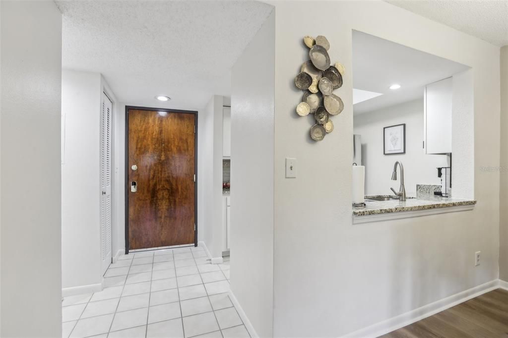 Active With Contract: $174,900 (1 beds, 1 baths, 822 Square Feet)