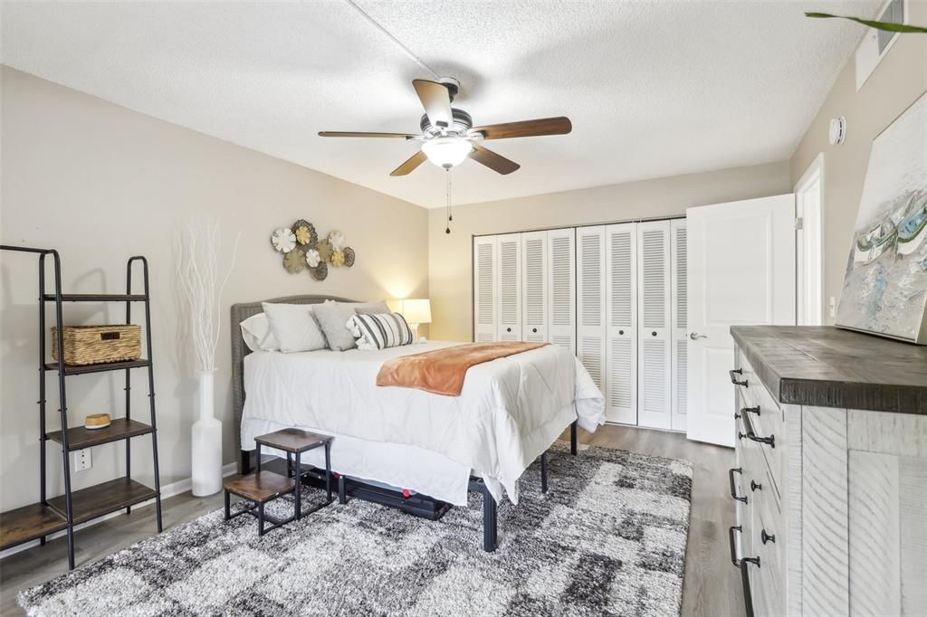 Active With Contract: $174,900 (1 beds, 1 baths, 822 Square Feet)