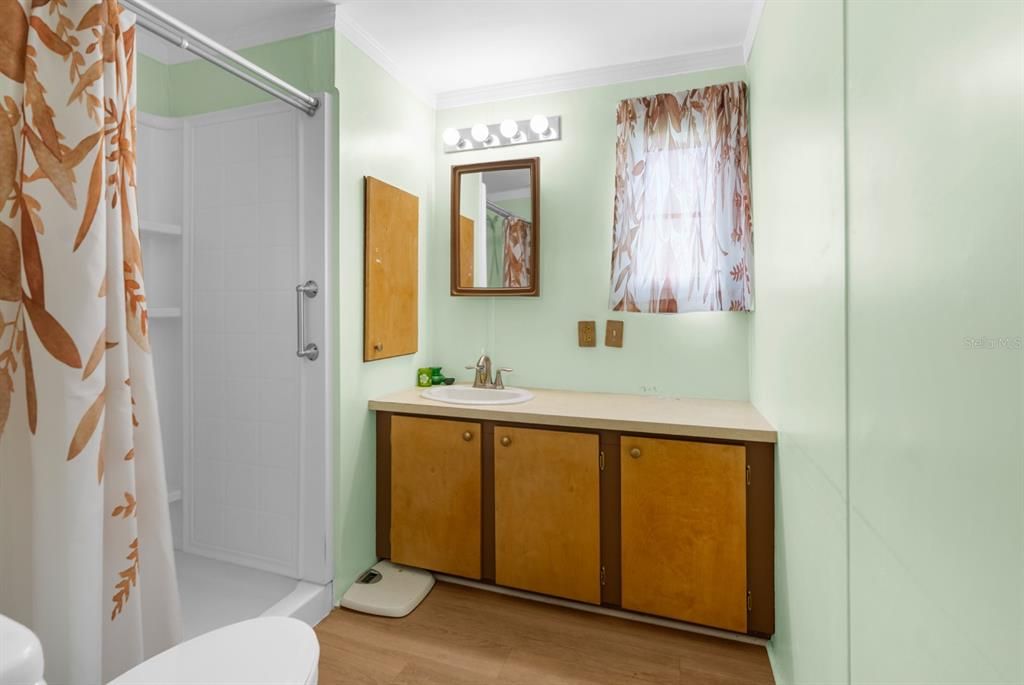 Active With Contract: $70,000 (2 beds, 1 baths, 784 Square Feet)